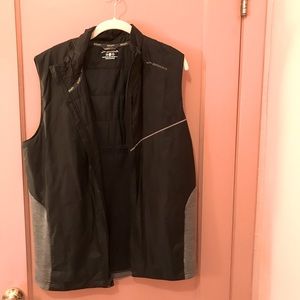 Brooks Hybrid quilted running vest